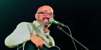 “Le stelle di Galla Placidia” si chiude domani sera in piazza San Francesco con Michele Fenati e il suo omaggio ai cantautori