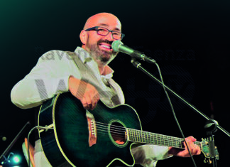 “Le stelle di Galla Placidia” si chiude domani sera in piazza San Francesco con Michele Fenati e il suo omaggio ai cantautori