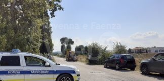 Incidente in via Celle: motociclista trasportato in ospedale dopo una caduta