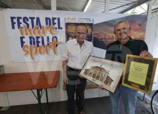 Fabbrica Vecchia 2022: Premiato il presidente Giancarlo Bazzoni da Beppe Rossi console del Touring Club