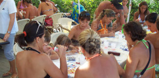 Mosaico in tour: proseguono sulla Riviera romagnola i laboratori di mosaico in spiaggia