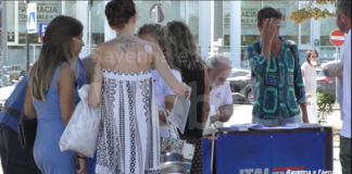 Banchetti al mercato di Italexit per raccogliere le firme per le elezioni