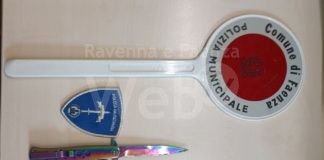 Fugge all’alt della polizia locale, denunciato 19enne