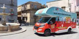 Parte la campagna regionale #TurismoSottosopra. A bordo del camper della Filcams, che percorrerà tutta la costa