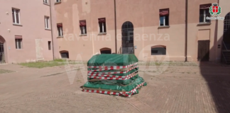 Vandalizzato il pozzo cinquecentesco della Rocca di Lugo. Il sindaco denuncia