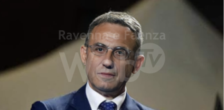 Rigassificatore esentato da VIA e RIR. L’ex ministro Costa: “I residenti non sapranno cosa si mettono in casa”