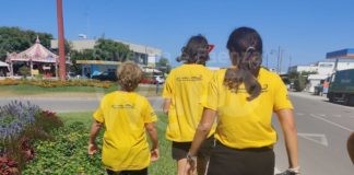 I ragazzi del Summer College puliscono Punta Marina dai rifiuti