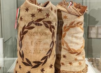 Classense: in prestito al Vittoriale uno dei sacchi inviati nel 1921 da d’Annunzio alla tomba di Dante