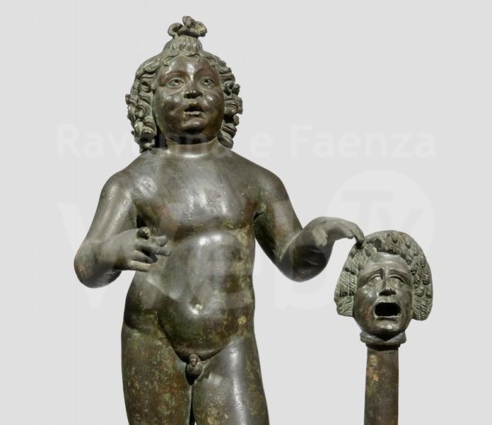 3_Putto con maschera