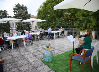 Asp Bassa Romagna, Conselice: una cena all’aperto accompagnata dalle note di un violino emoziona gli ospiti della Jus Pascendi