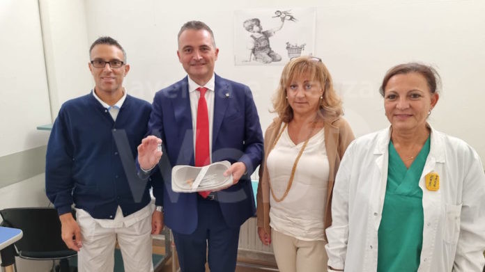 Assessore_Donini_al_punto_vaccinale_Bellaria