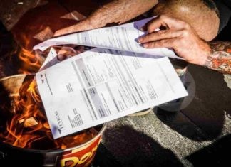 Caro energia. Federconsumatori ER: “Le bollette non si bruciano, si cambiano”.