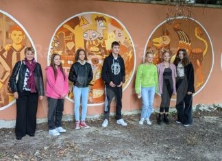 Inaugurato il murales nel giardino Amadesi realizzato dai ragazzi delle Magliette gialle