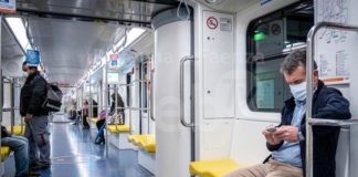 Covid: il 30 settembre via le mascherine su bus e treni