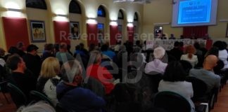 Per il Clima – Fuori dal Fossile: Affollata assemblea a Ravenna contro il rigassificatore e per la fuoriuscita dal fossile