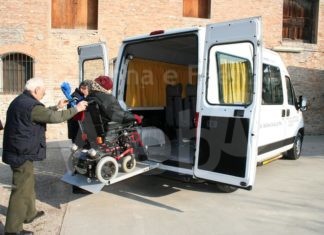 “Amici Insieme per Ravenna” dona ad Auser un Fiat Doblò personalizzato per il trasporto di anziani e disabili