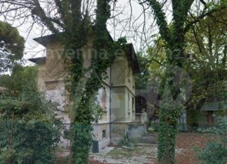 Installate altre 7 targhe davanti ai villini liberty di Cervia