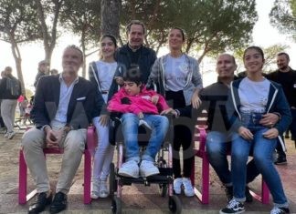 Sabato sarà inaugurata la seconda delle due panchine inclusive donate al Comune da “Il sorriso di Giada”