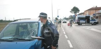 Investito da un auto mentre attraversa la strada, grave un 75enne