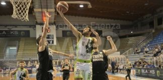 Basket: I Blacks vincono il derby con i Tigers Romagna