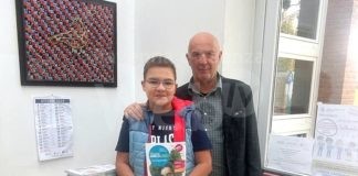 Fusignano: Auser dona libri scolastici a un ragazzo in fuga dalla guerra