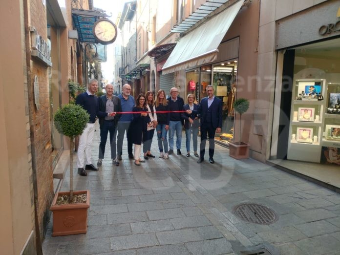 Inaugurazione fioriere via Cairoli