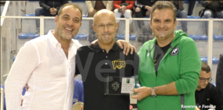 Sette anni insieme non si dimenticano: i Raggisolaris omaggiano Marco Regazzi