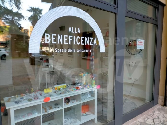 NEGOZIO Alla Beneficenza 5
