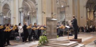 Le scholae cantorum dirette dal maestro Michele Manganelli animano la messa in Duomo