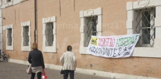 A Palazzo Rasponi il convegno per il futuro di Lido di Dante, in piazza Kennedy la protesta per la subsidenza
