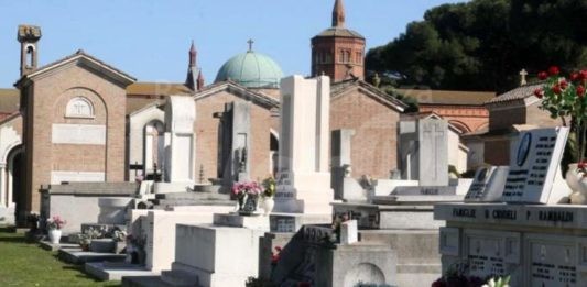 Aumentano i costi per i servizi cimiteriali