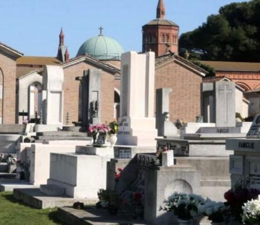 Aumentano i costi per i servizi cimiteriali