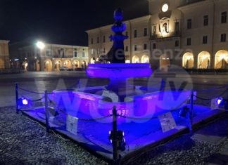 Cervia: si illumina di viola la fontana di piazza Garibaldi, per la Giornata Nazionale di sensibilizzazione sul tumore al seno matastatico