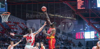 Basket: Lewis non basta, OraSì KO a Chieti