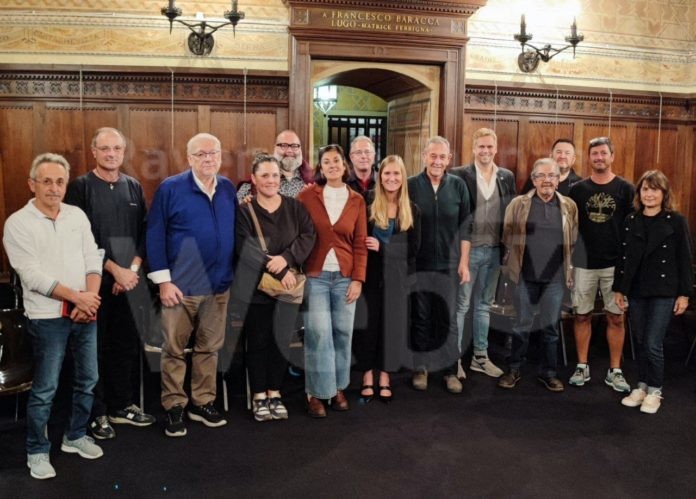 photo_5967816745685203790_y