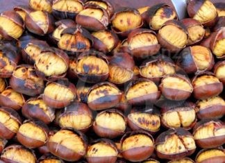 Mercato contadino di piazza Resistenza, torna l’omaggio delle caldarroste