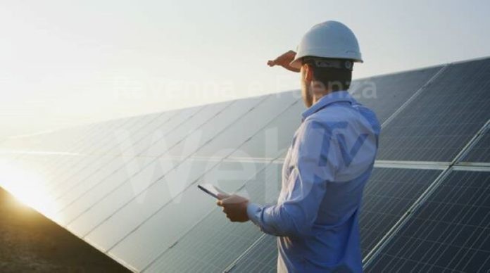 tecnico-fotovoltaico-226995.660x368