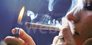 Fumavano spinelli mentre andavano a scuola, segnalati due minorenni