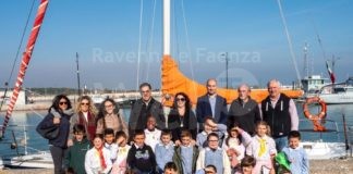 Marina la sirena dei bambini in viaggio verso Procida