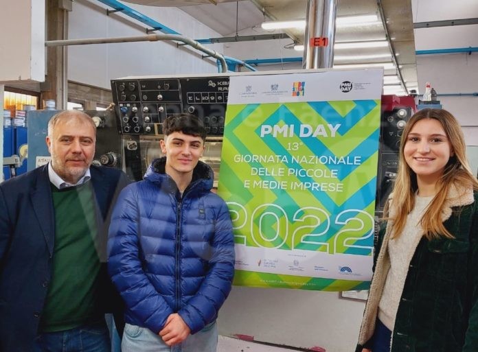 Danilo Casadei presidente Comitato Piccola Industria Confindustria Romagna con gli studenti in visita