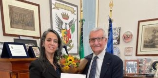 L’Attestato di Pubblica Benemerenza al Merito Civile per l’onorevole Bakkali consegnata dal prefetto