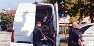 Scarti di lavorazione nei cassonetti del borgo: denunciato amministratore di una ditta forlivese