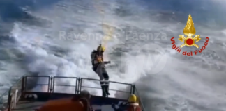 Infortunato a bordo di una nave: recuperato con l’elicottero in alto mare