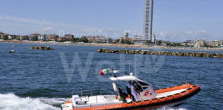 Litiga col fidanzato e minaccia di suicidarsi buttandosi nel Candiano