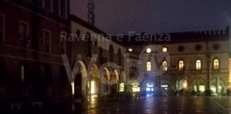 L’opposizione organizza una “marcia per la luce”