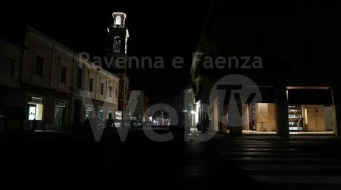 russi-al-buio-lampioni-spenti-227160.660x368