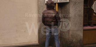 Beccati a fare pipì in strada. Dall’inizio anno in 21, non solo uomini. Multe salate