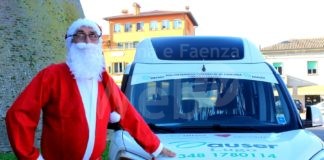 A Lugo i volontari Auser diventano Babbo Natale su richiesta, e consegnano doni