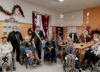Auguri speciali alla Casa residenza anziani Garibaldi