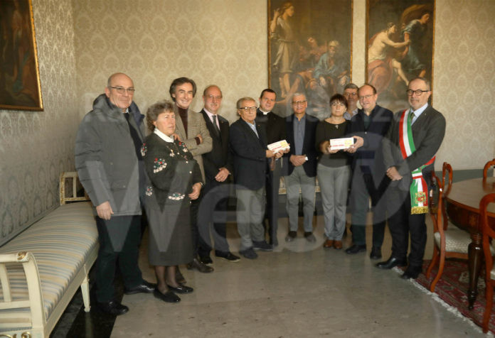 17-12-2022- ravenna prefettura lions bisanzio , dante alighieri e padusa per buoni pasti per famiglie bisognose , s rocco e s pier damiano .